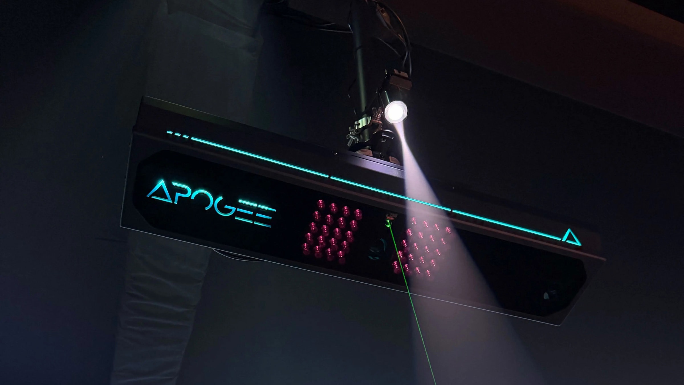 APOGEE in simulator with lights
