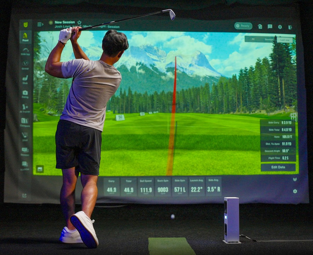 EYE MINI LITE in golf simulator