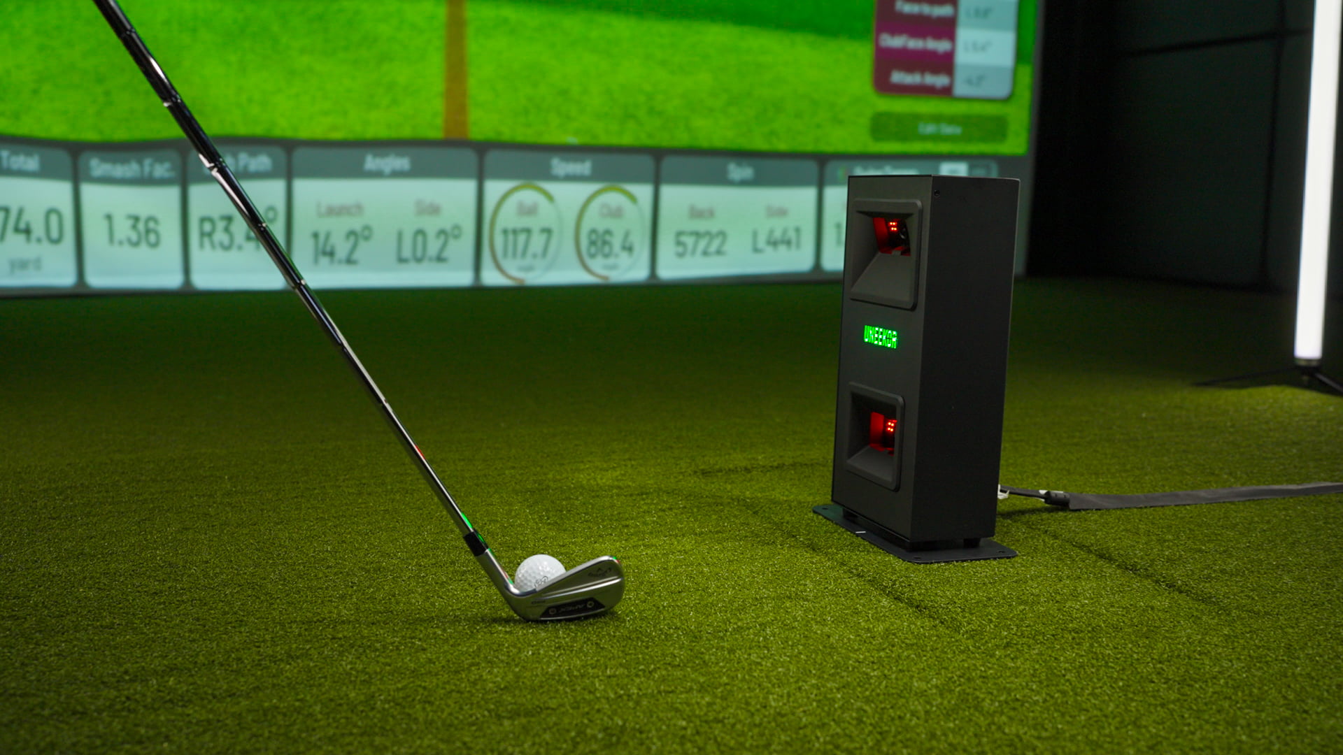 EYE MINI LITE in golf simulator