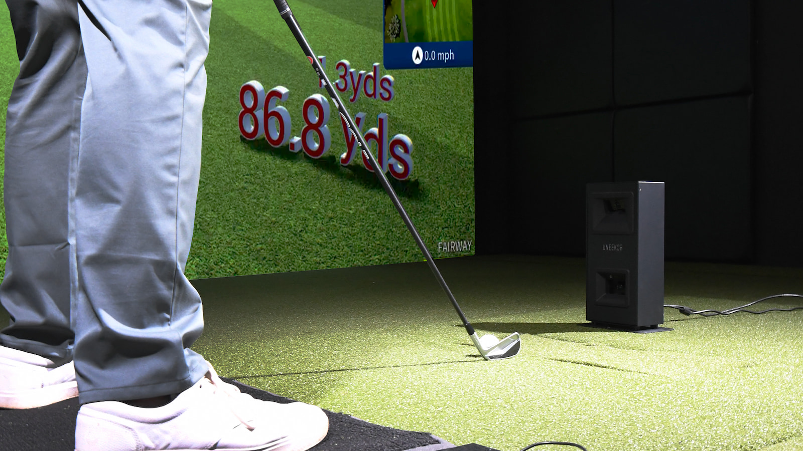 EYE MINI LITE in golf simulator