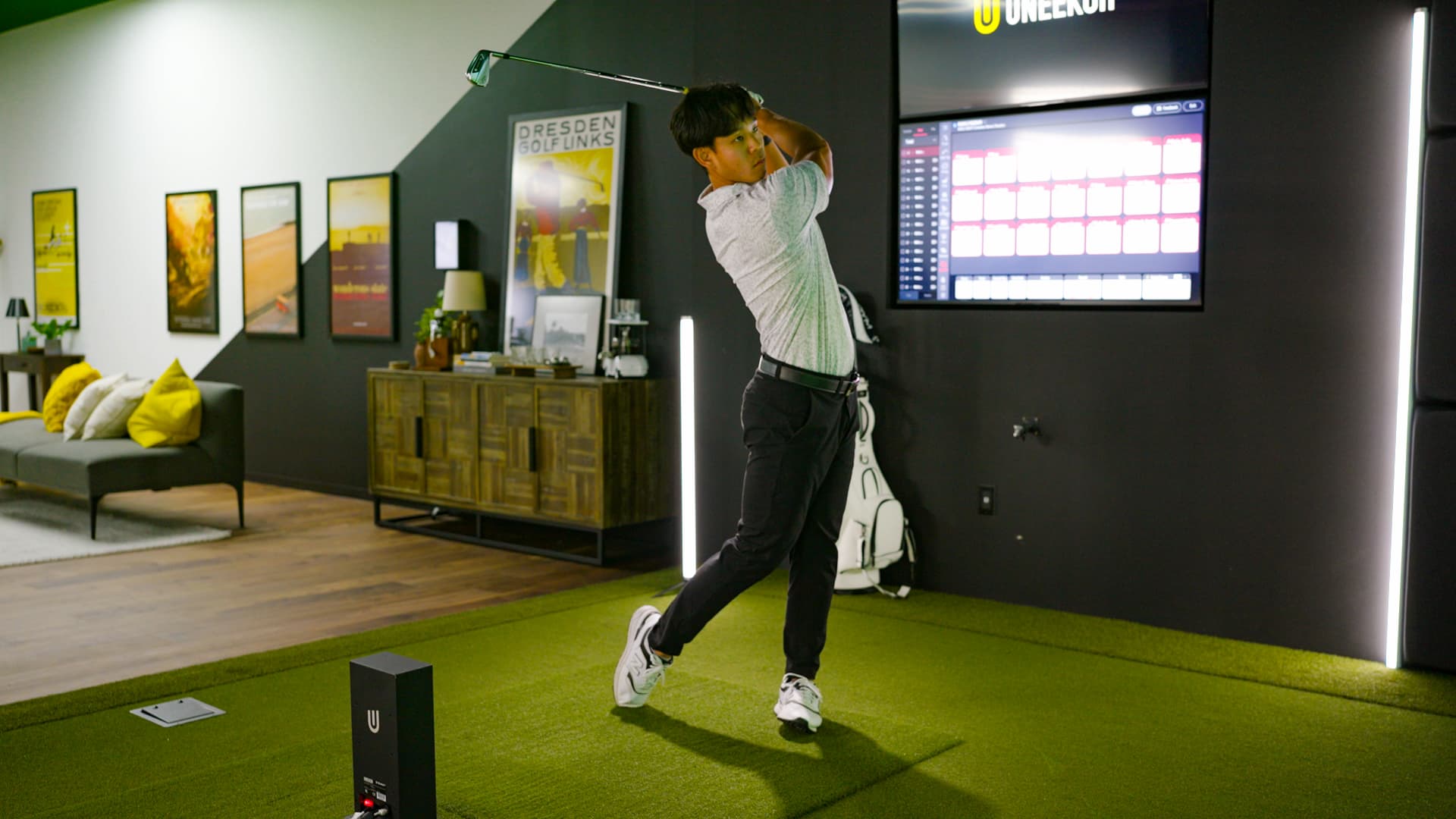 Uneeekor EYE MINI LITE in use in simulator